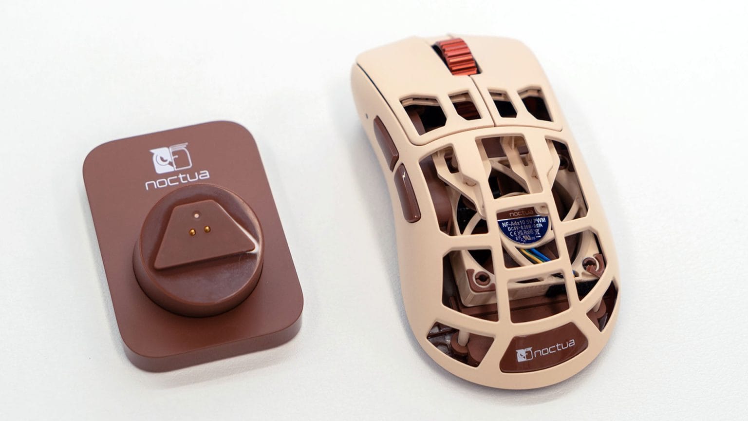 لمنع تعرق اليدين .. فأرة ألعاب مبتكرة من Pulsar وNoctua 3 noctua gaming mouse back wireless dock 1536x864 1