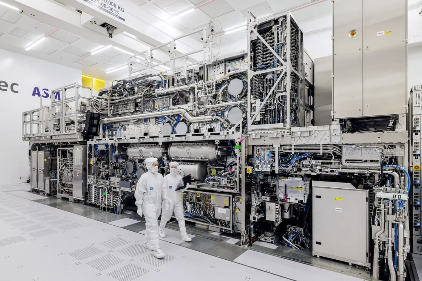 الصين تكسر الاحتكار وتقترب من الاكتفاء الذاتي بأشباه الموصلات 2 الصين تكسر الاحتكار وتقترب من الاكتفاء الذاتي بأشباه الموصلات عبر نموذج أولي لآلة الطباعة EUV،شركة Asml الهولندية