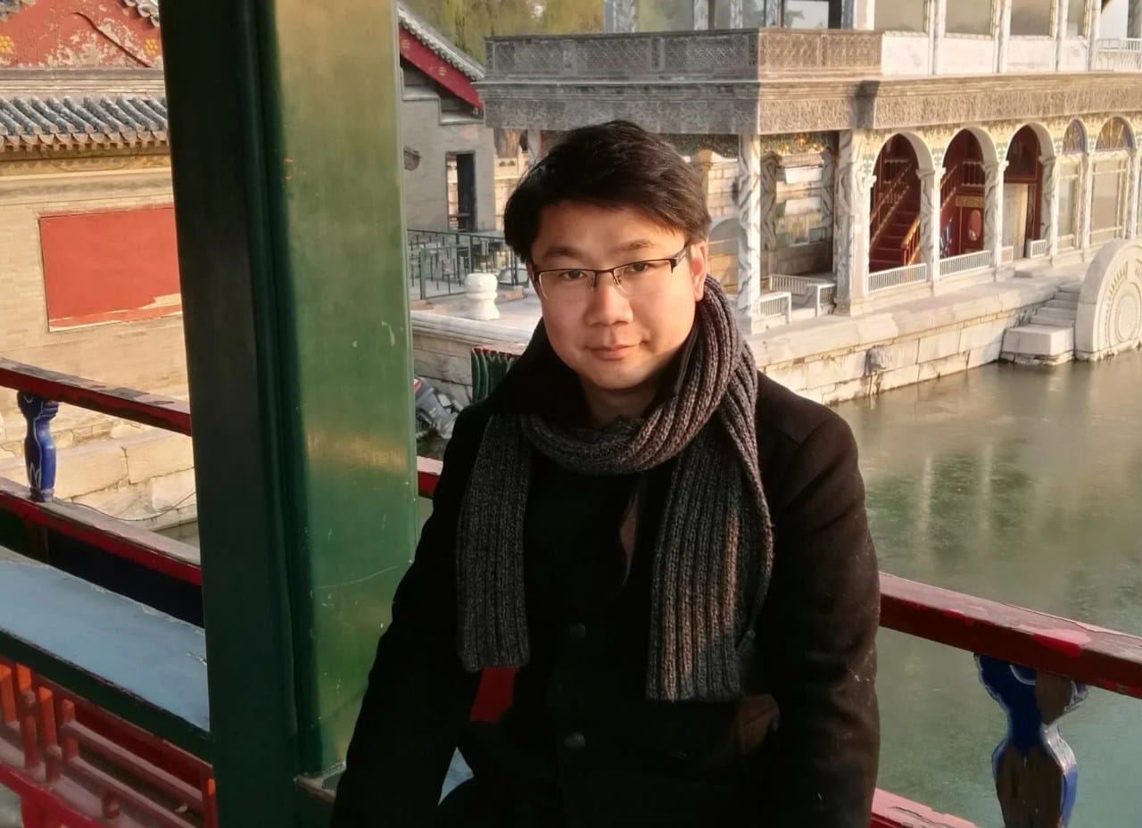 الصين تكسر الاحتكار وتقترب من الاكتفاء الذاتي بأشباه الموصلات 4 "لين نان" الرئيس السابق لتكنولوجيا مصادر الضوء في شركة ASML، تم استقطابه لصالح مشروع النموذج الصيني الأولي لآلة الطباعة الحجرية بالأشعة فوق البنفسجية المتطرفة (EUV)