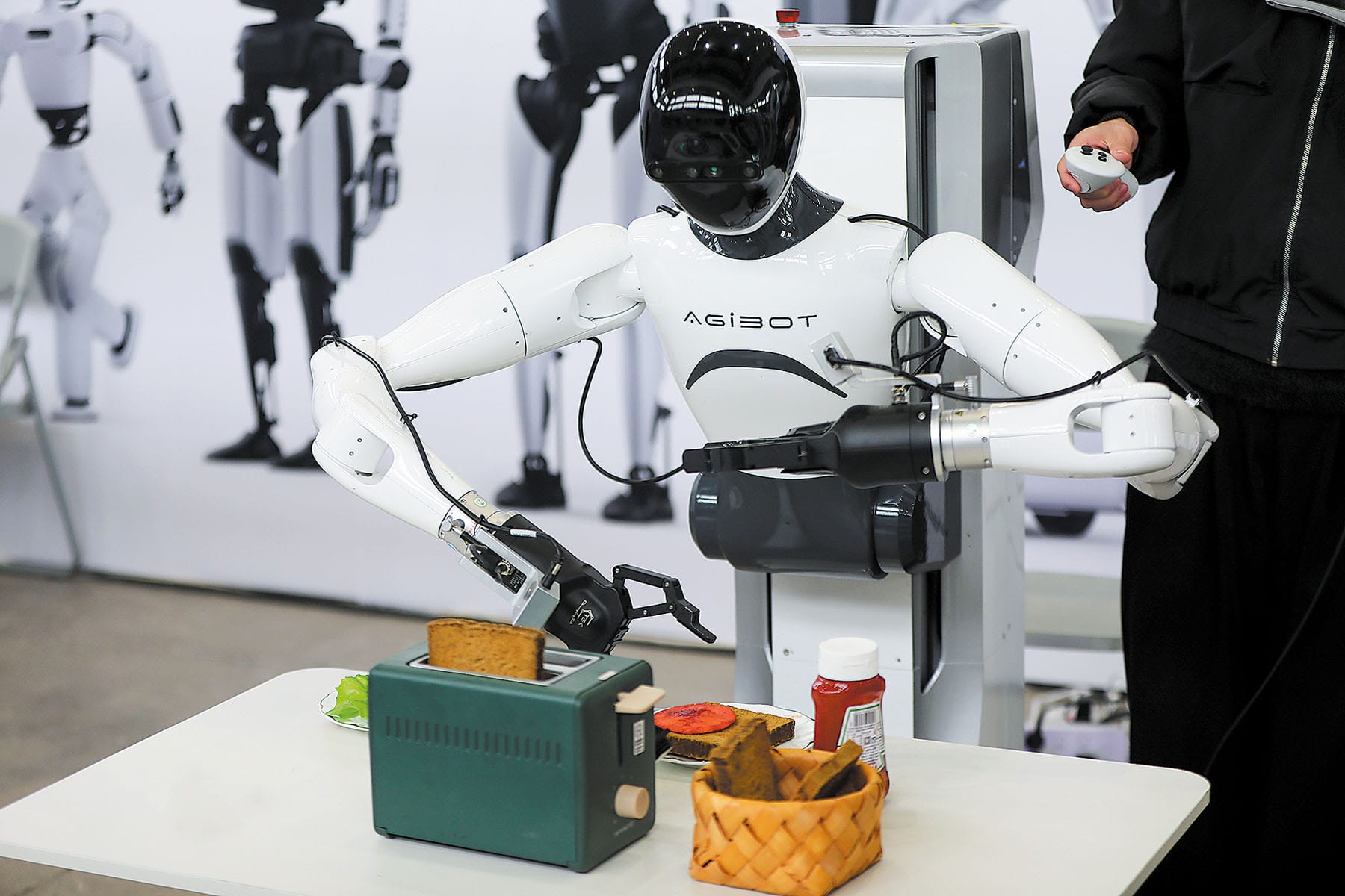 الصين تشهد طفرة نمو غير مسبوقة في سوق الروبوتات الشبيهة بالبشر