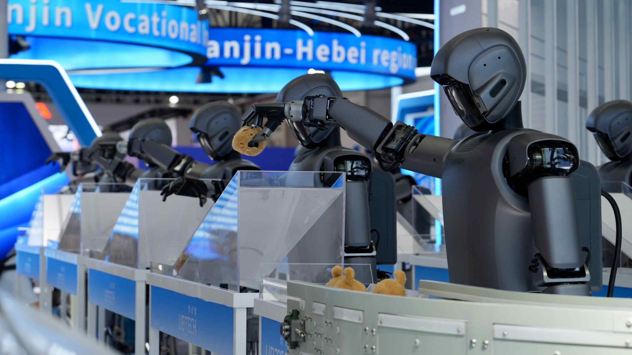 الصين تشهد طفرة نمو غير مسبوقة في سوق الروبوتات الشبيهة بالبشر 