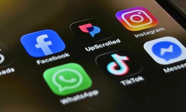 UpScrolled يتحول إلى ملاذ آمن لآلاف المهاجرين الرقميين من تيك توك