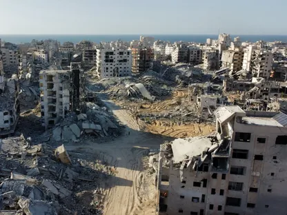 الاحتلال الإسرائيلي يسمح بالحيل الرابع في الضفة الغربية ويحاصر غزة بالجيل الثاني