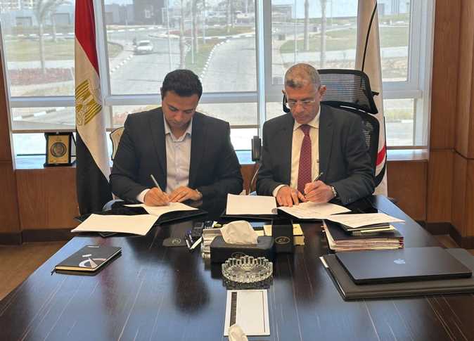 "أقمار" تدعم المناطق النائية في مصر بخدمات اتصالات فضائية 2 شركة "أقمار" المصرية تستعد لإطلاق خدمات اتصالات فضائية لدعم المناطق النائية