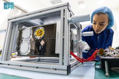 السعودية تطلق القمر الصناعي «شمس» ضمن مهمة «أرتميس 2» 2 السعودية تطلق القمر الصناعي «شمس» ضمن مهمة «أرتميس 2»