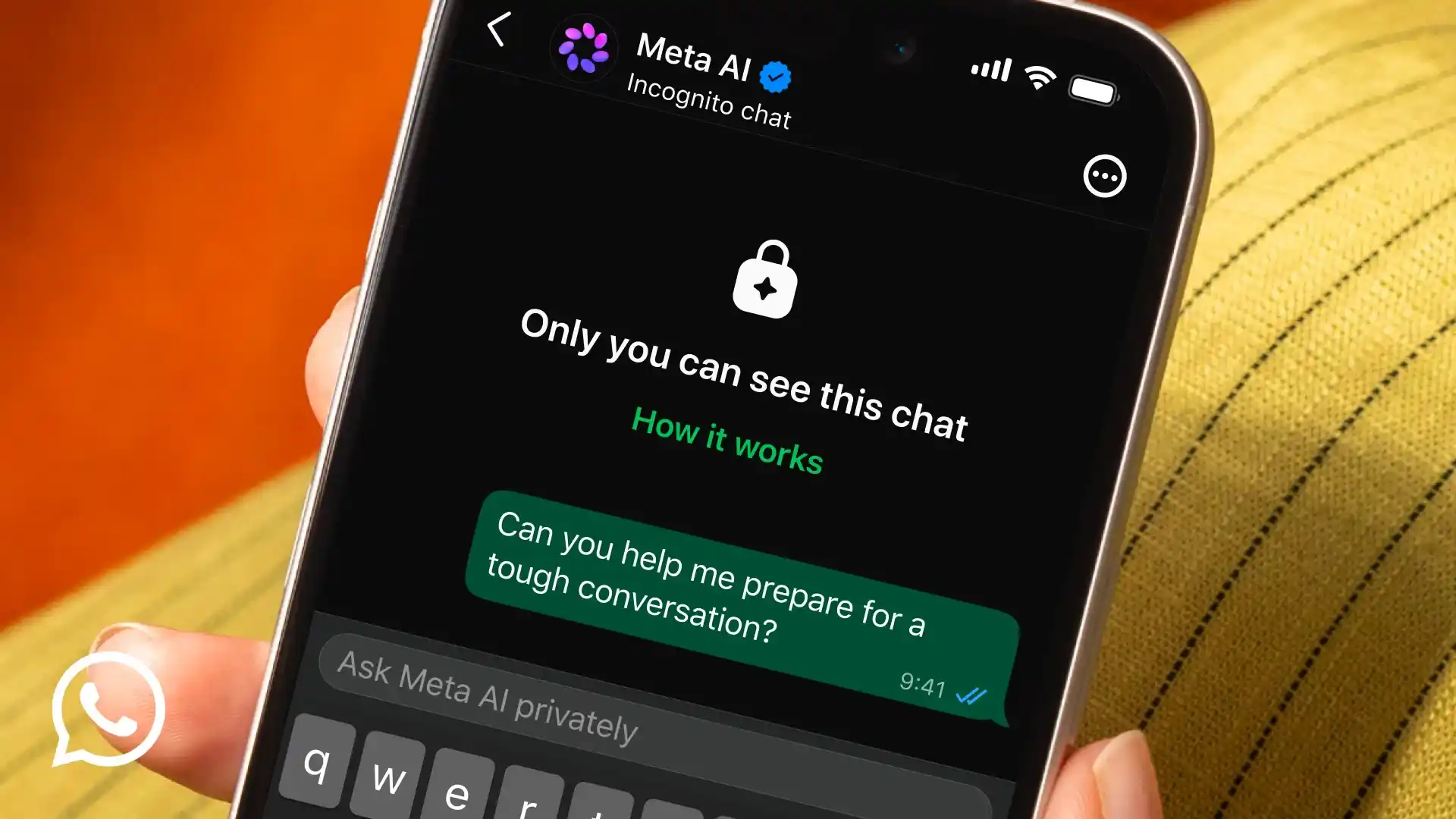 شاشة هاتف تظهر عليها رسالة من «ميتا» بتطبيق التشفير التام للمحادثات على «Meta AI» ضمن «واتساب»
