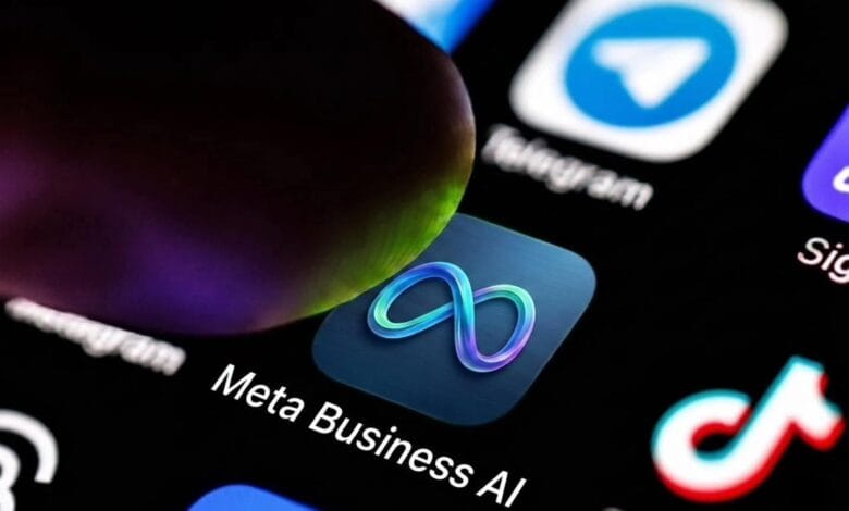 لوجو Meta Business AI على شاشة هاتف محمول